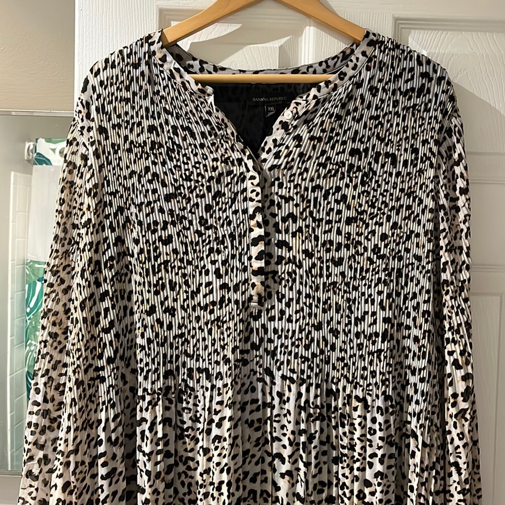 Banana republic pleated midi leopard print dress